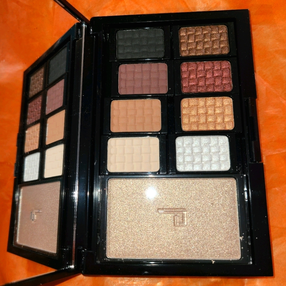 New Doucce Freematic Eyeshadow Pro Palette